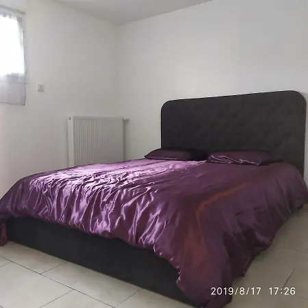 Superbe Logement Avec Piscine, Proche La Rochelle, Lieu Tres Calme. *